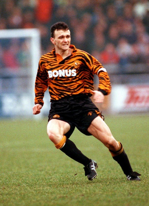 Hull City - 1992: Nhiều CĐV của Hull City cho rằng kiểu áo này thích hợp với những bộ ghế bọc da hơn là da hổ như biểu tượng của Hull - The Tigers